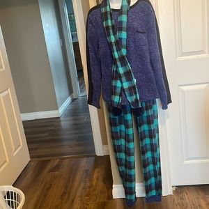 Cuddl Duds -Woman’s size M (never worn but no tags)